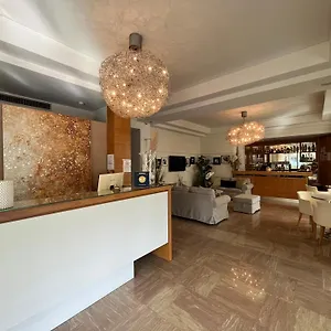 Mon Pays Hotel